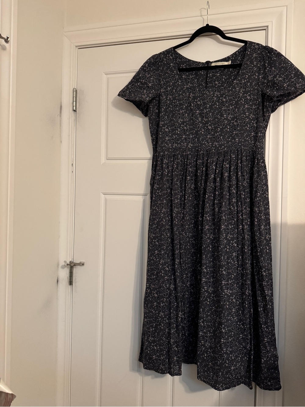 Scarlet Christy Dawn Gingko Floral Black Short-Sleeve Midi Dress